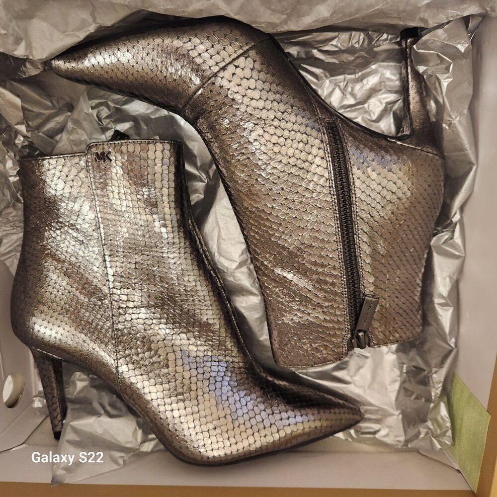 Michael Kors Dorothy Flex Booties. Metallic Silver. NIB. Size 6 - Picture 10 of 11